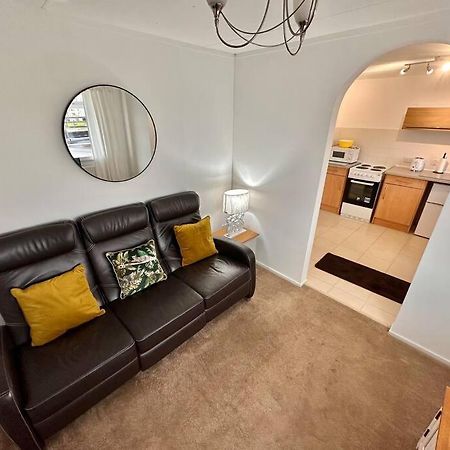 Semi-Detached 1-Bedroom Chalet Uddingston Exterior photo