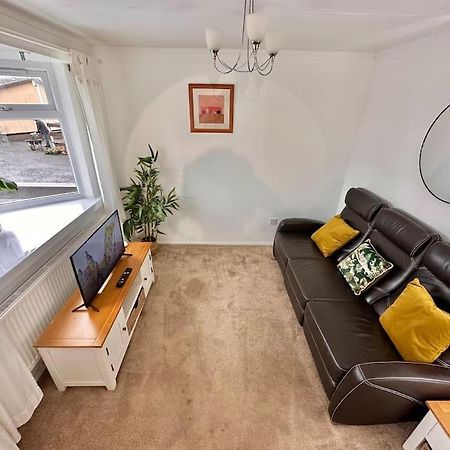 Semi-Detached 1-Bedroom Chalet Uddingston Exterior photo